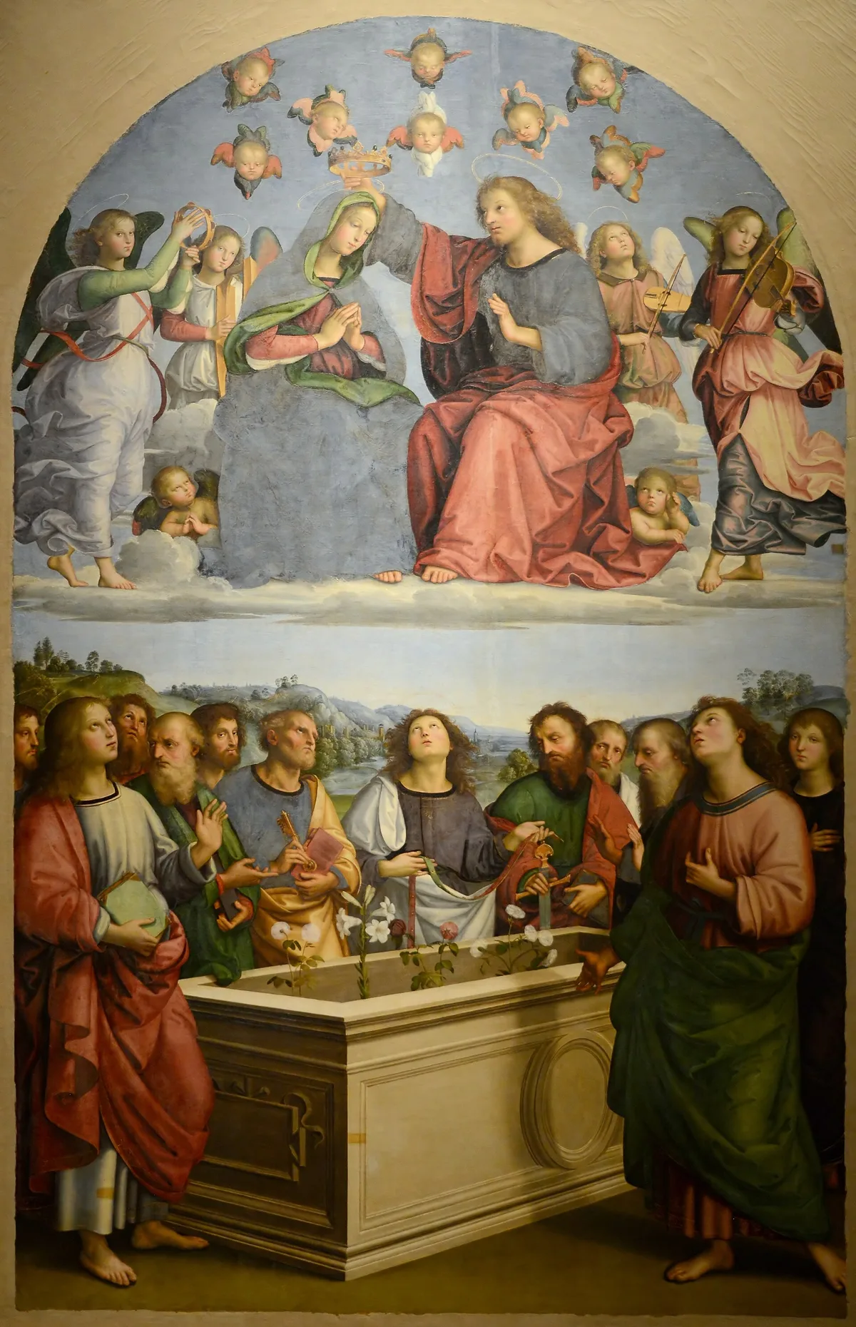 Raphael's Pala degli Oddi altarpiece showing the Madonna enthroned at larger scale than surrounding figures, a demonstration of hierarchical scale in Renaissance painting
